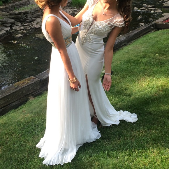 White flowy prom dress - Picture 2 of 5